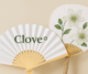 Abanico plegable personalizado con logotipo Clove y abanico japonés pai pai con ilustración floral.